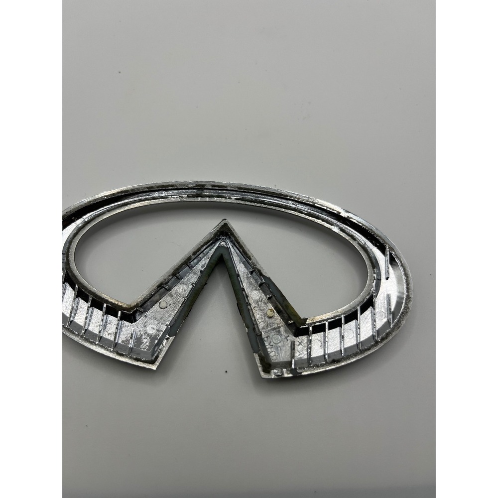 Infiniti Emblem Badge Rear Trunk Logo 84890-5Y800 Chrome Silver Used - Picture 4 of 5